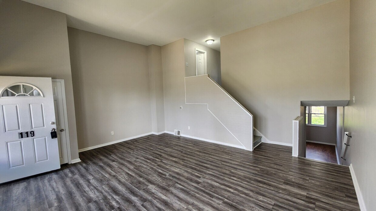 Primary Photo - Row home with stainless appliances, centra...