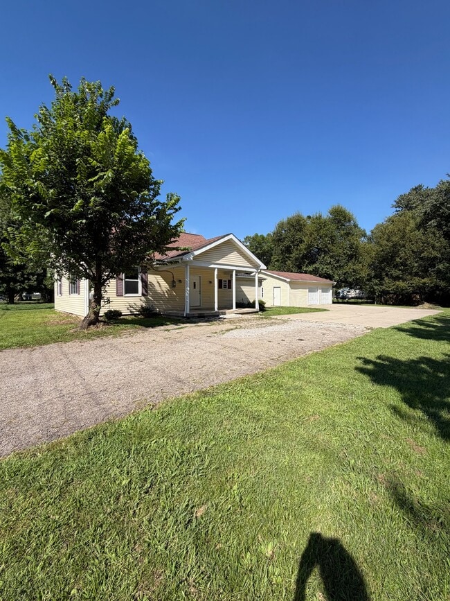 Building Photo - 250 Amelia-Olive Branch Rd