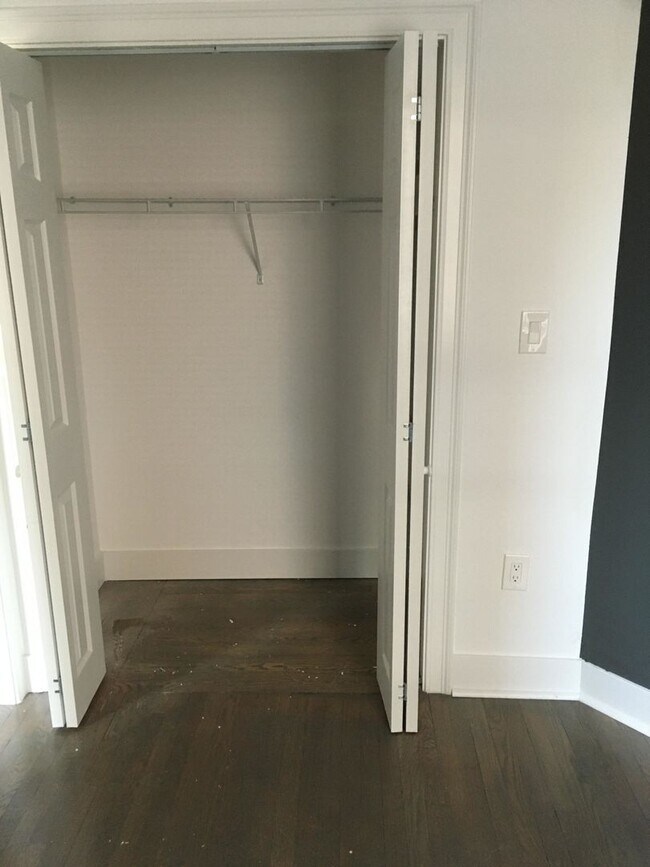 Building Photo - Central fenway Location, Recently Renovate...