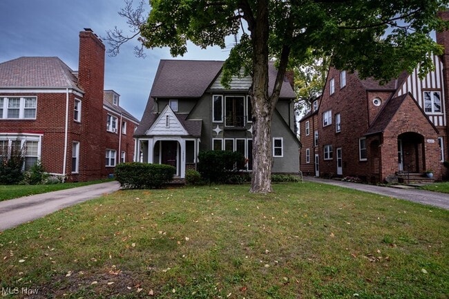 Foto del edificio - 18405 Newell Rd