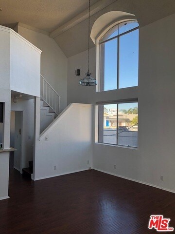Foto del edificio - 1529 S Bundy Dr