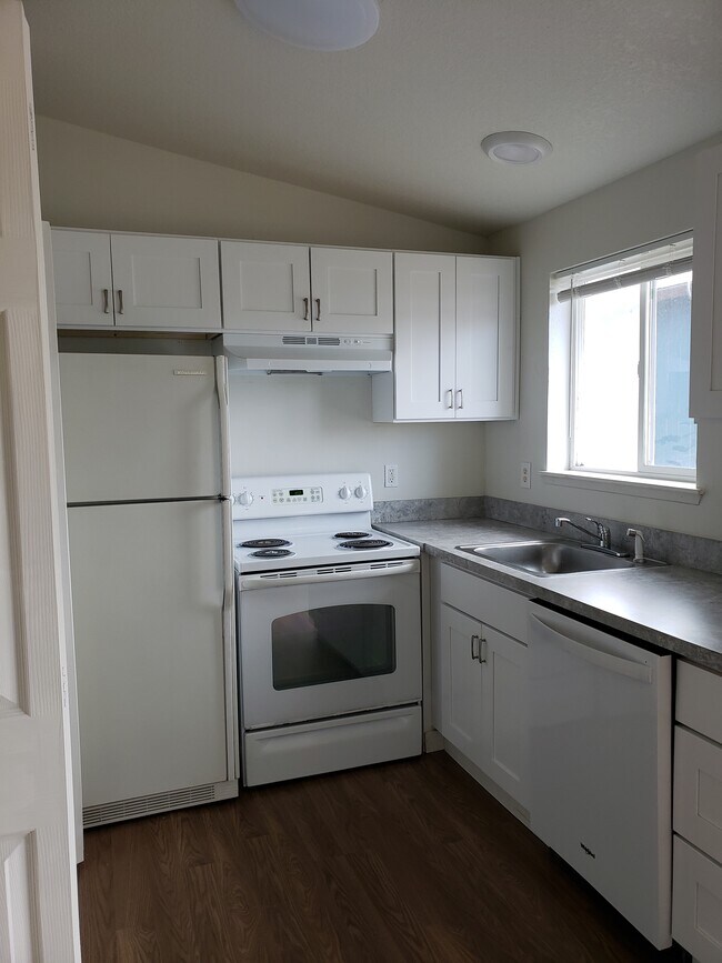 Building Photo - 1132 NE Tamera Ln