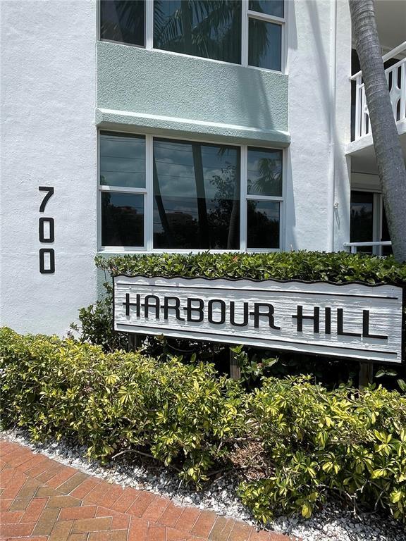 Foto del edificio - 700 Beach Dr NE