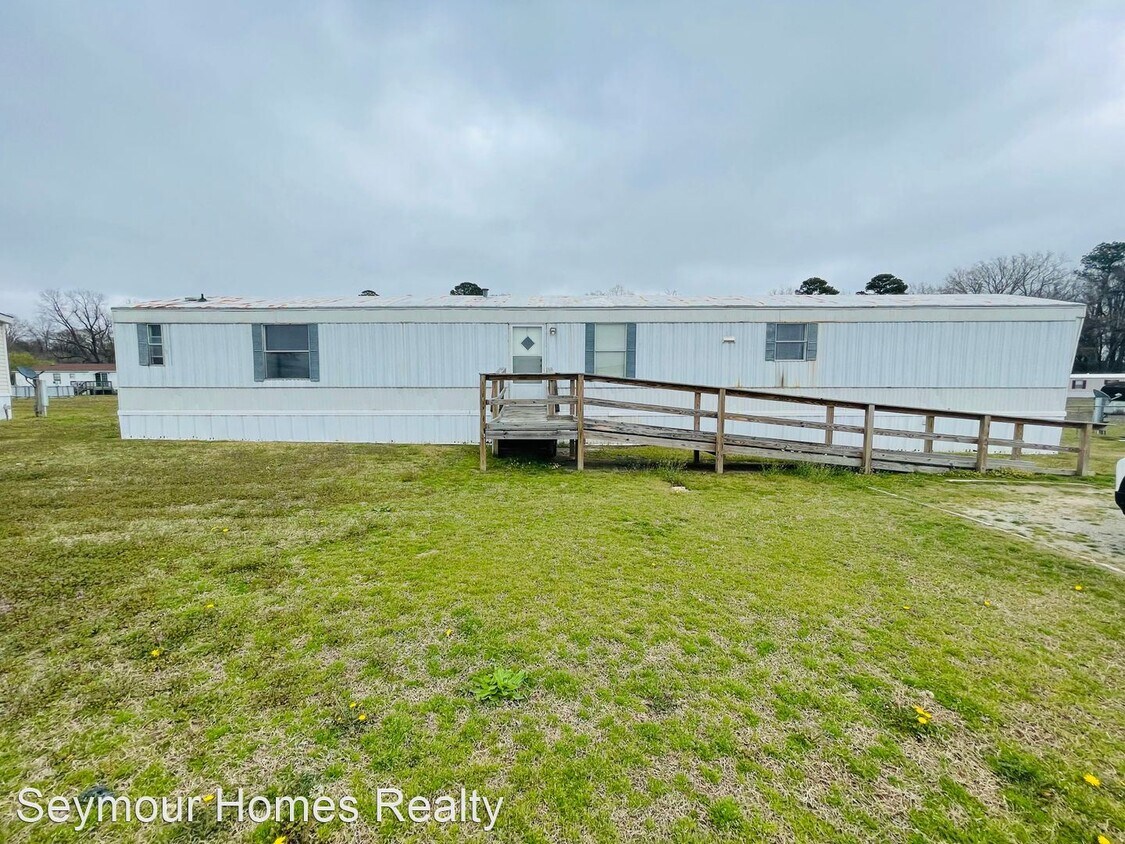Primary Photo - 3 br, 2 bath House - 104 Clawson Drive