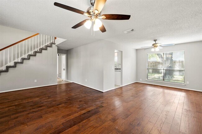 Building Photo - 18115 Holly Green Dr