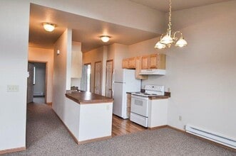 Building Photo - 640 Lake Elmo Dr
