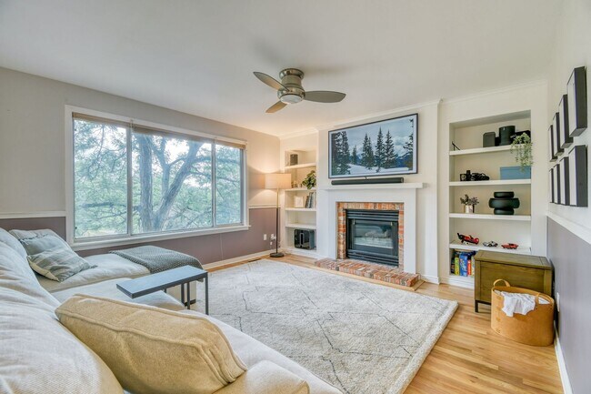 Foto del edificio - Remodeled 5bed/3.5bath Rock Creek Home