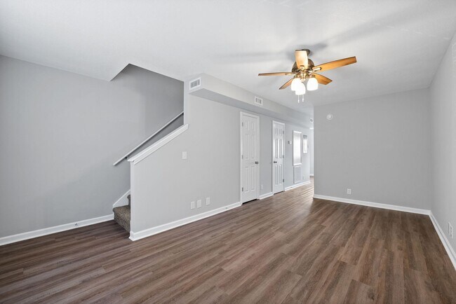 Foto del edificio - 2 Bedroom Pet Friendly Condo For Rent Near...