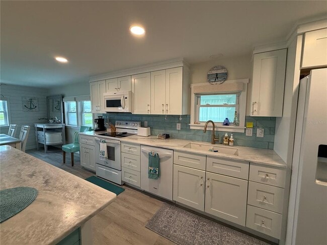 Building Photo - 637 Los Altos