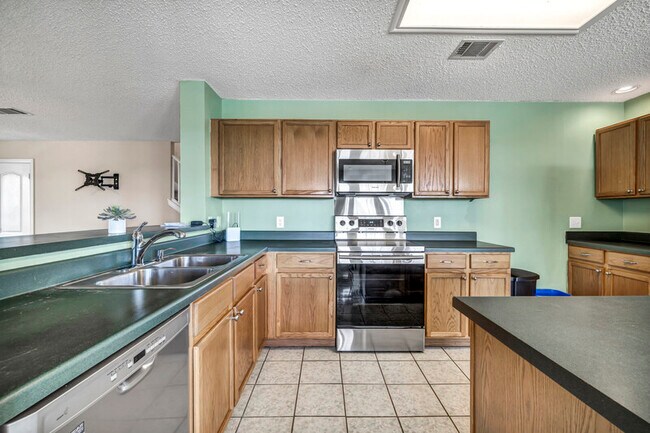 Building Photo - 812 Palitine Ln