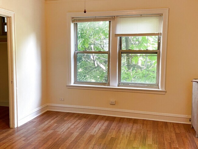 Foto del edificio - 2536 N Sawyer Ave