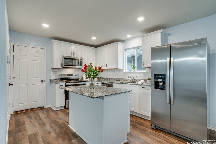 Primary Photo - 10334 Big Four