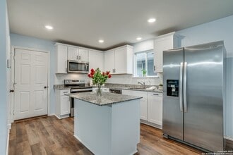 Building Photo - 10334 Big Four