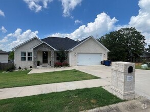 Building Photo - 1127 Aberdour Dr
