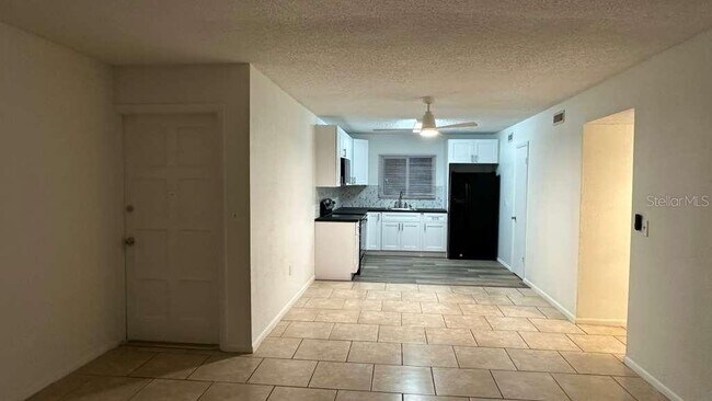 Foto del edificio - 1000 Lake of the Woods Blvd