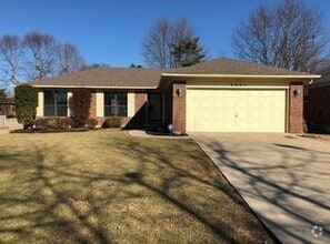Building Photo - 2807 Dandor Rd