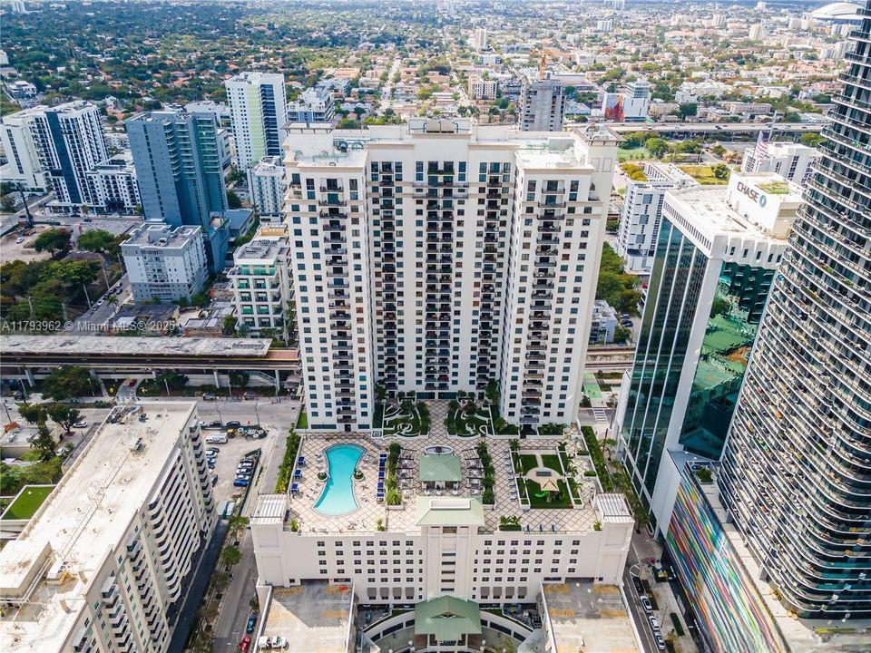 Foto principal - 999 SW 1st Ave