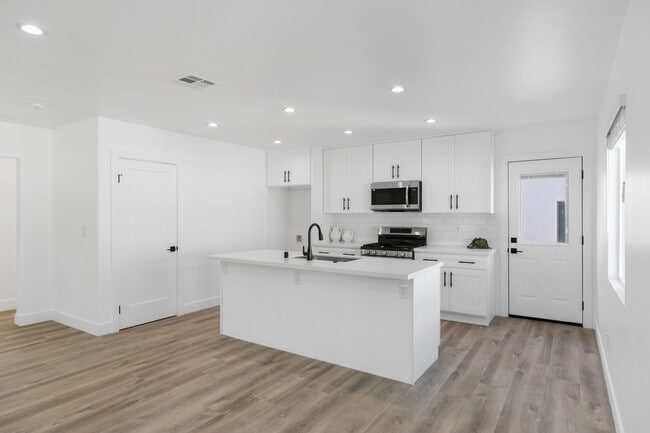 Photo - 4723 Albury Ave Apartment