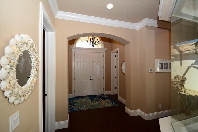 Building Photo - 16 Montilla Pl
