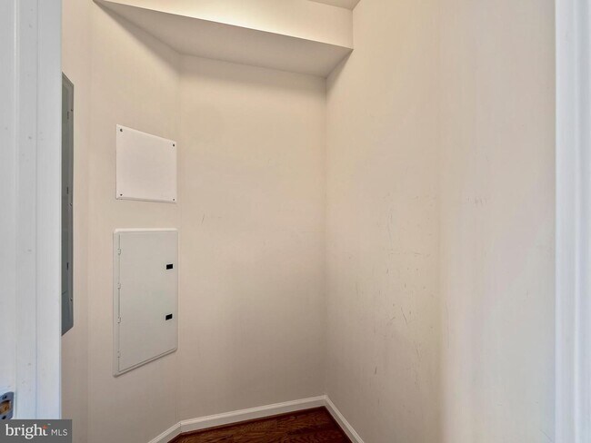 Foto del edificio - 2121 John Stuart Rd