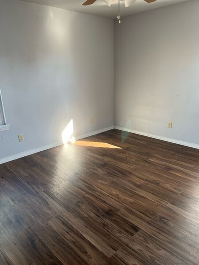 Foto del edificio - Three Bedroom/One Bath Home