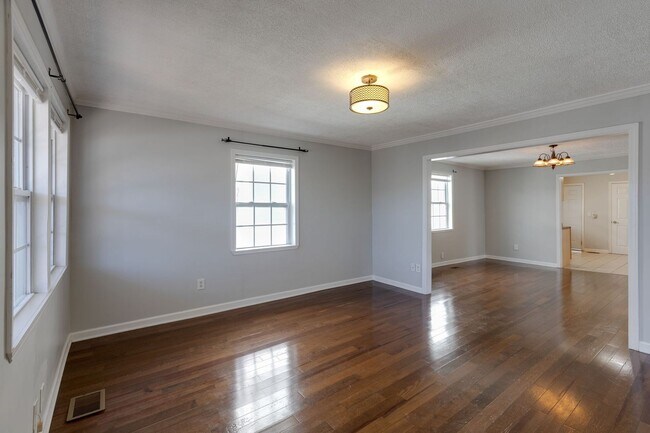 Foto del edificio - 2412 Chapel Ave