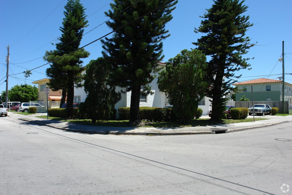 Foto del edificio - 450 NE 82nd Ter
