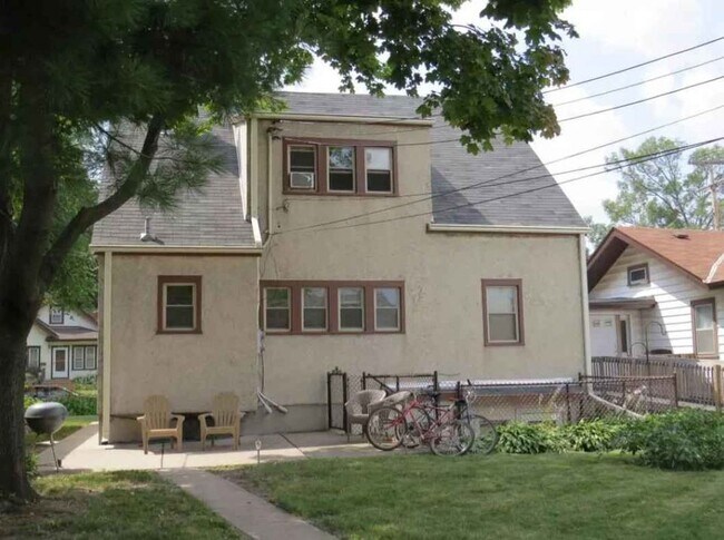 Building Photo - 3015 35th Ave S