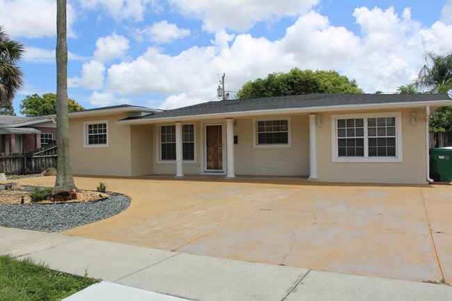 Building Photo - 2677 Sarno Rd