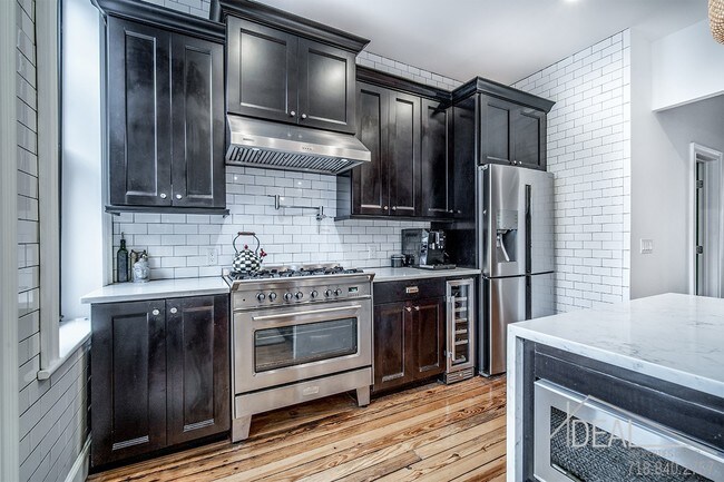 Building Photo - 190 Brooklyn Avenue #1R