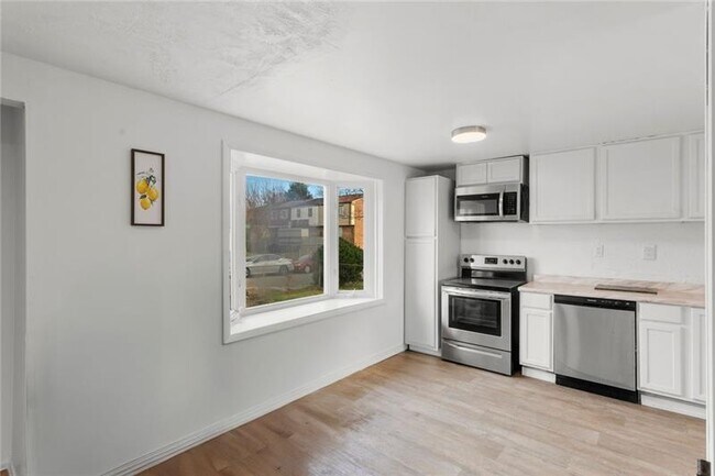 Foto del edificio - 310 Enright Ct