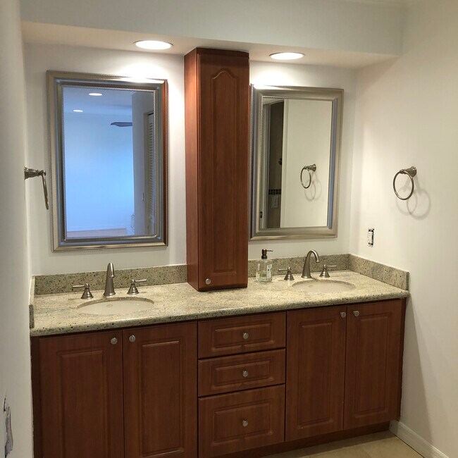 Building Photo - 6951 Miller Dr
