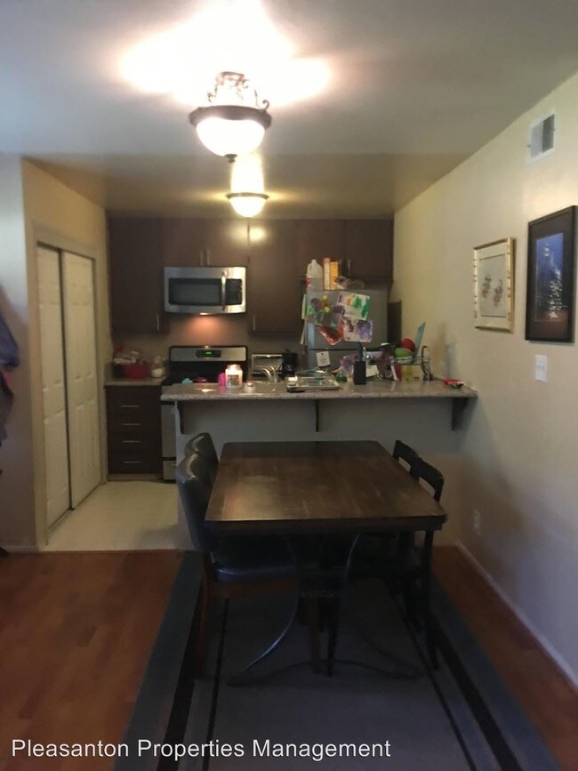 Building Photo - 2 br, 1 bath House - 2305 Foothill Rd. #1