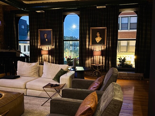 Foto del edificio - 1470 N Milwaukee Ave