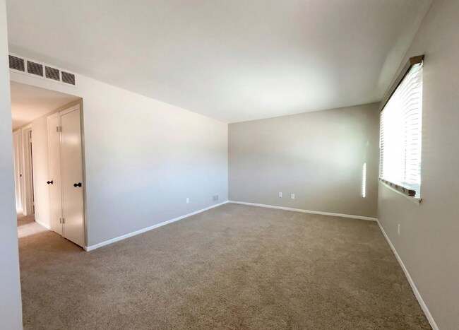 Foto del edificio - 7912 Pine St