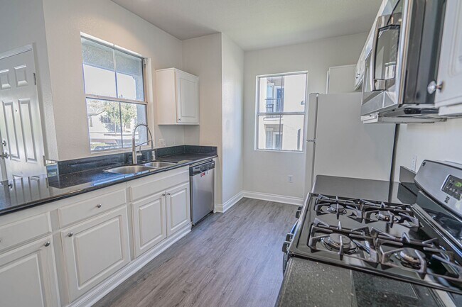 Foto del edificio - COMING SOON! Bordeaux 2 Bedroom Condo for ...