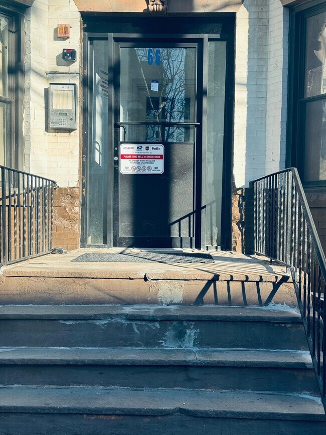 Foto del edificio - 66 Tuers Ave