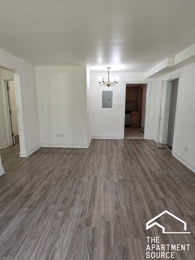Foto del edificio - 7330 N Ridge Blvd