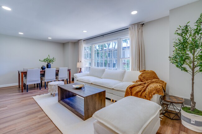 Sala de estar - 8056 Central Park Dr