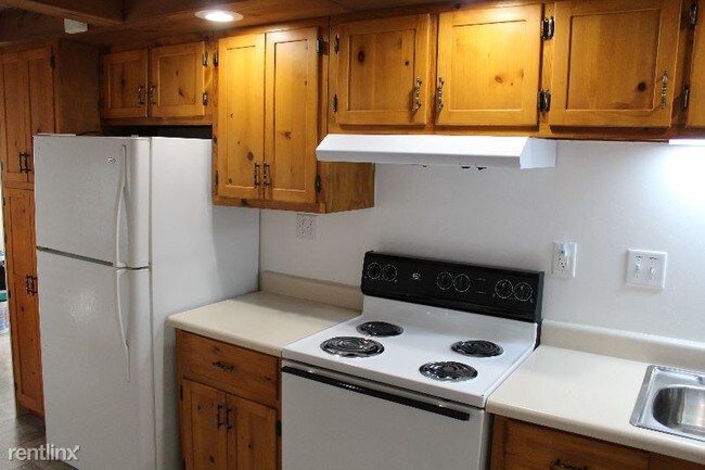 Building Photo - 2 br, 1 bath House - 715 E Wisconsin Ave