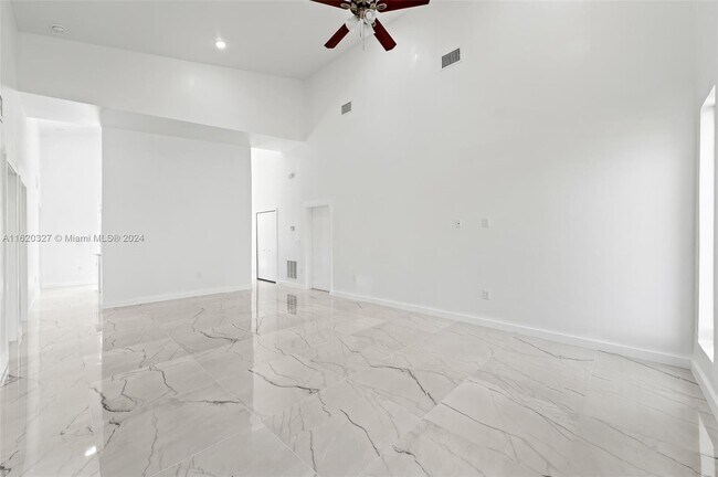 Building Photo - 307 E 17th St