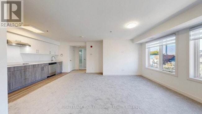 Building Photo - 45-345 Connaught Ave