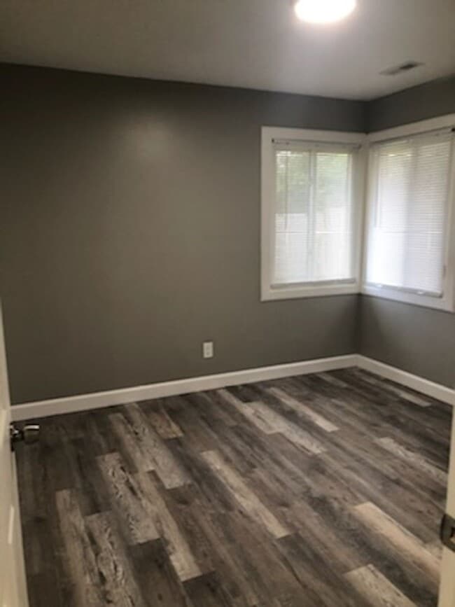 Building Photo - 3-Bedroom Single-Family Home – Ready for You!