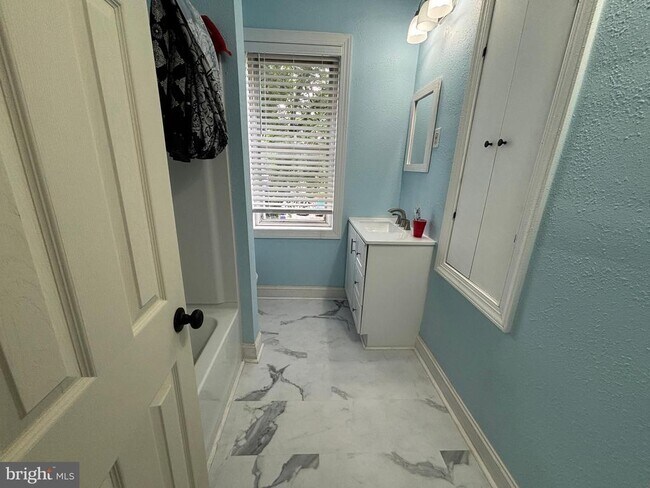 Foto del edificio - 130 E 4th St