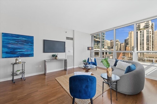 Foto del edificio - 330 W Grand Ave