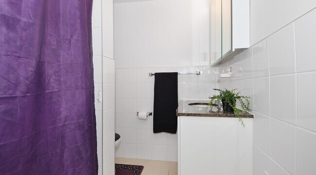 Building Photo - Central Park Place (B)