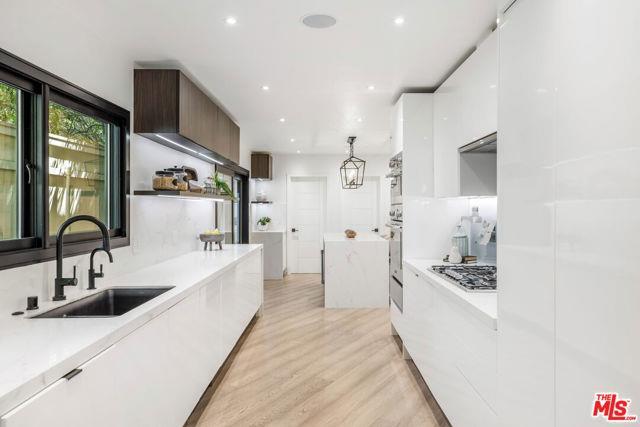 Foto del edificio - 1805 Coldwater Canyon Ln