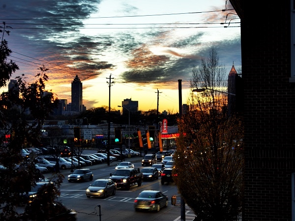 Vista desde e balcón del apartamento 3 - Salida tardía por la tarde - 1084 Ponce de Leon Ave NE