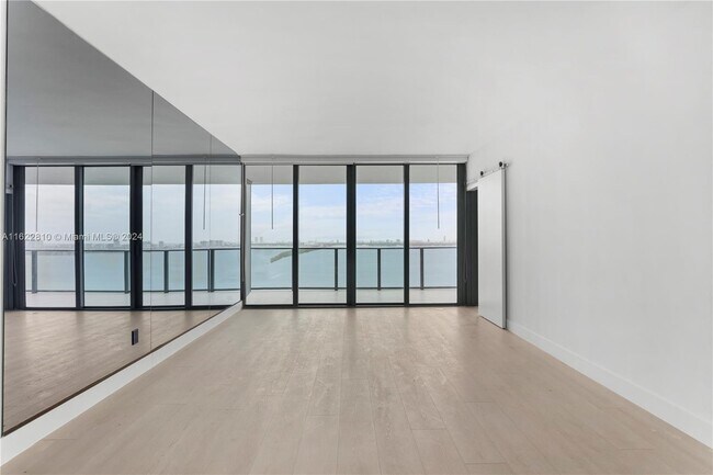 Foto del edificio - 3131 NE 7th Ave