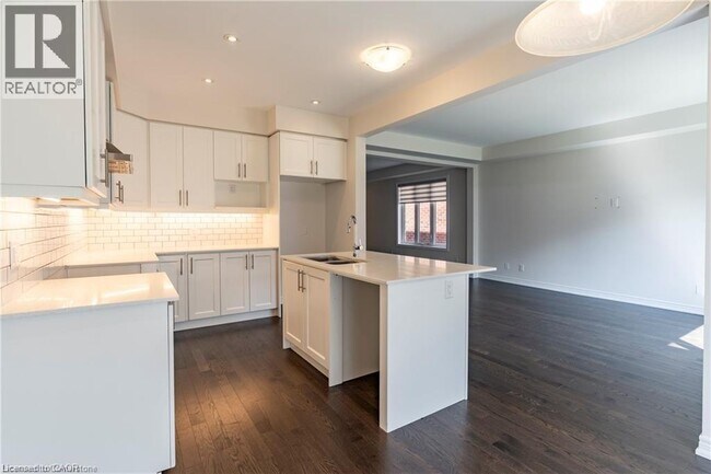 Building Photo - 55 William Dunlop St.